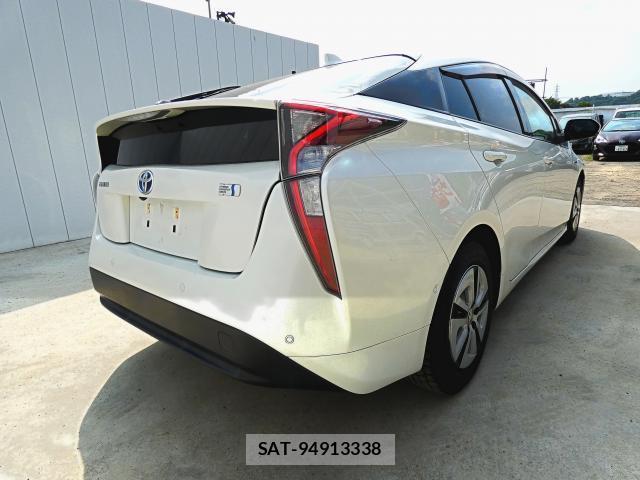 Toyota PRIUS 2018-12 8283627-11