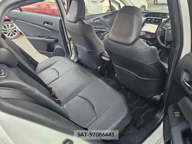 Toyota PRIUS 2021-06 8283694-6