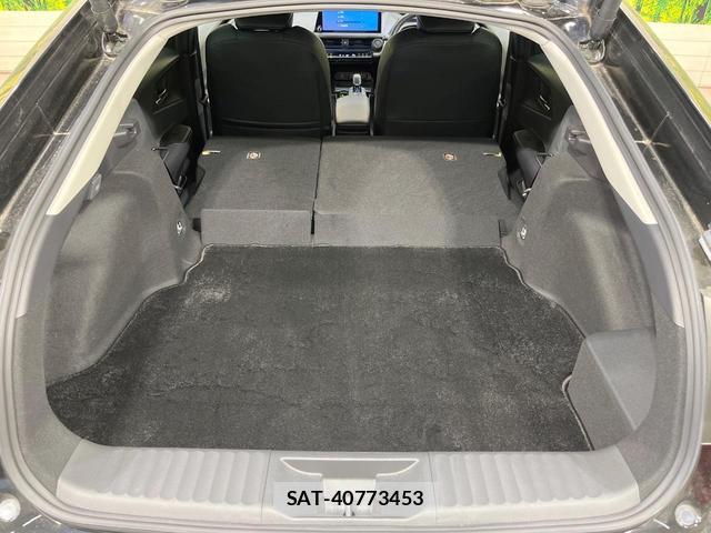 Toyota PRIUS 2024-06 8284010-9