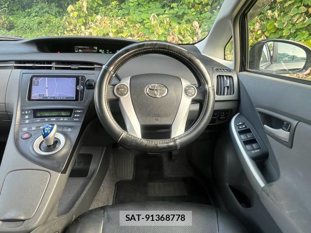 Toyota PRIUS 2011-11 8284078-10