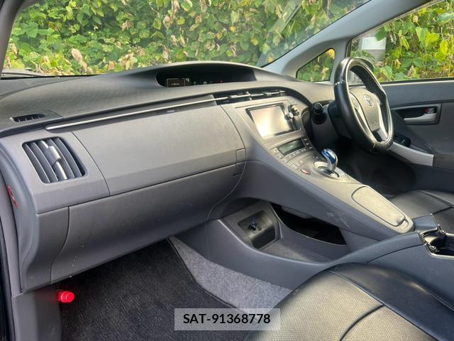 Toyota PRIUS 2011-11 8284078-13