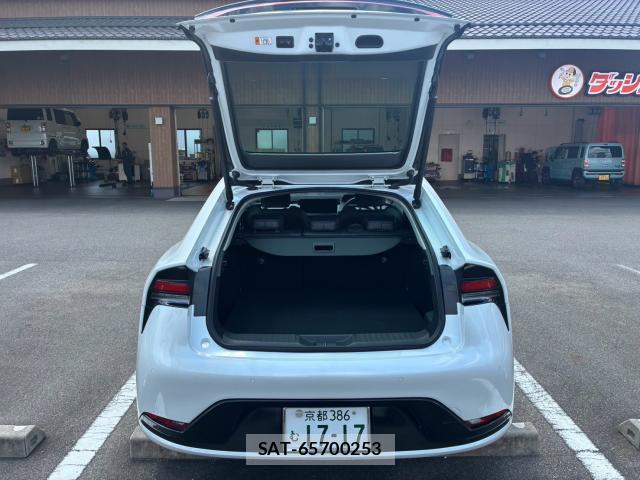 Toyota PRIUS 2024-09 8284221-2