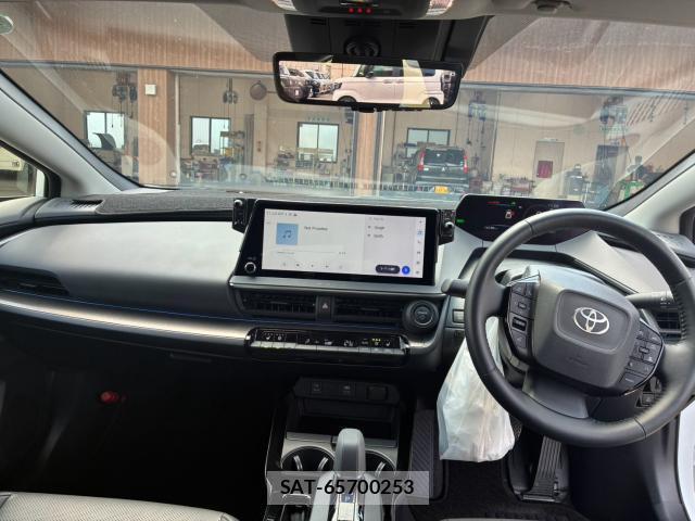 Toyota PRIUS 2024-09 8284221-5