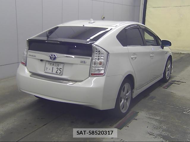 Toyota PRIUS 2011-01 8284366-1
