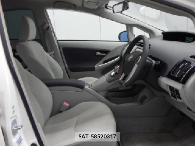 Toyota PRIUS 2011-01 8284366-5