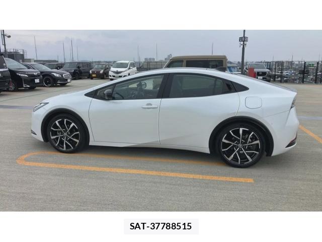 Toyota PRIUS 2023-09 8284373-10