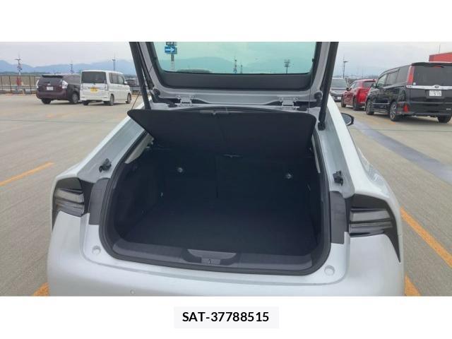 Toyota PRIUS 2023-09 8284373-17