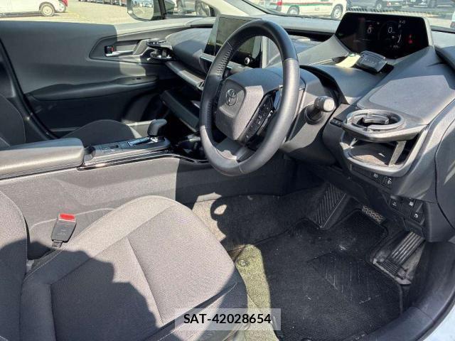 Toyota PRIUS 2023-04 8284404-3