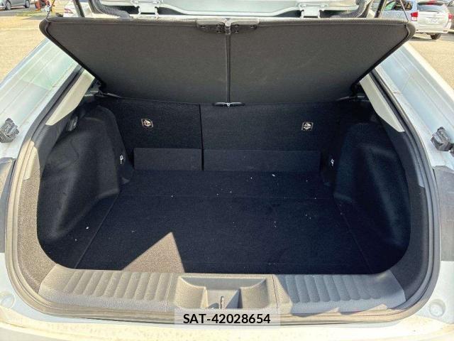 Toyota PRIUS 2023-04 8284404-8