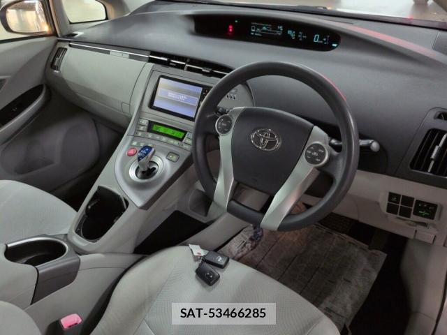 Toyota PRIUS 2012-01 8284556-2