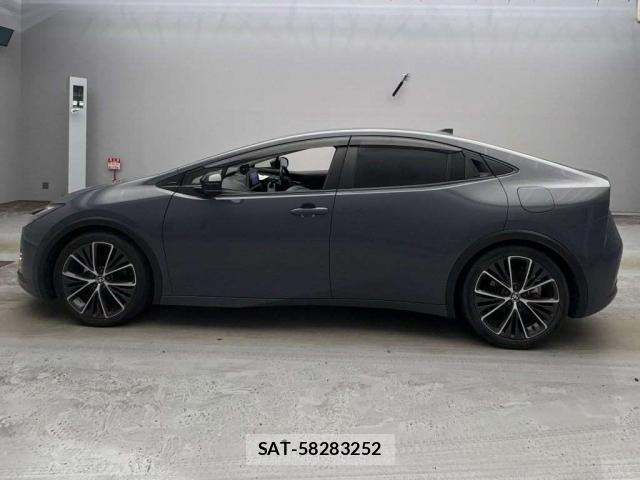Toyota PRIUS 2023-07 8284671-11