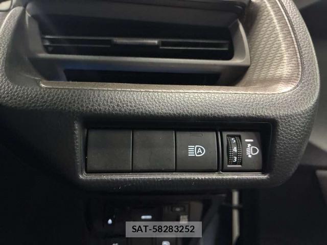 Toyota PRIUS 2023-07 8284671-3