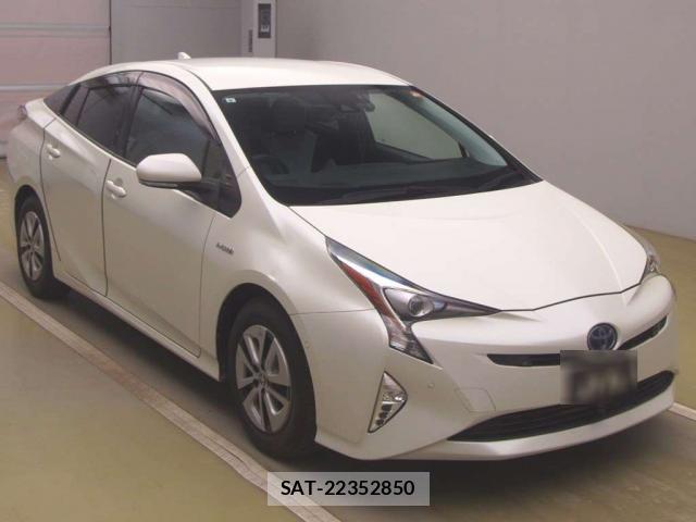 Toyota PRIUS 2017-09 8284674-10