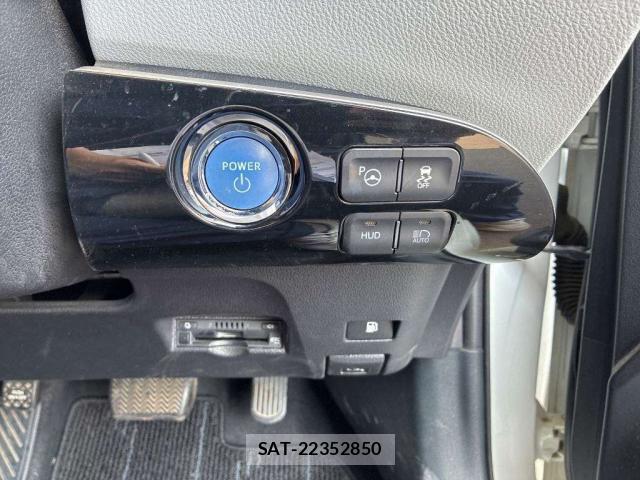 Toyota PRIUS 2017-09 8284674-3