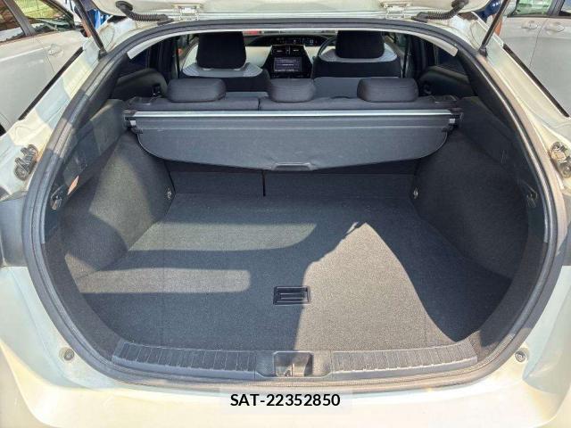 Toyota PRIUS 2017-09 8284674-4