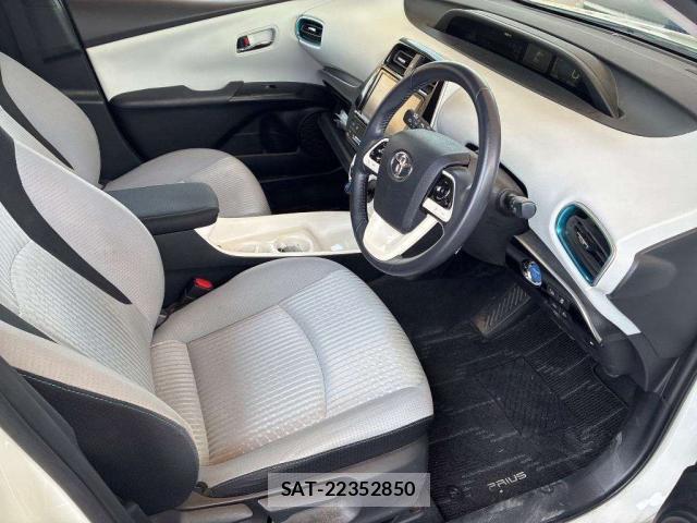 Toyota PRIUS 2017-09 8284674-5