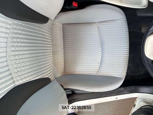 Toyota PRIUS 2017-09 8284674-8