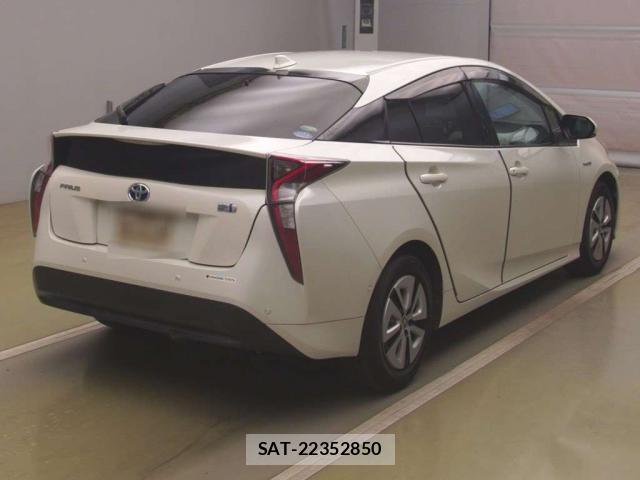 Toyota PRIUS 2017-09 8284674-9