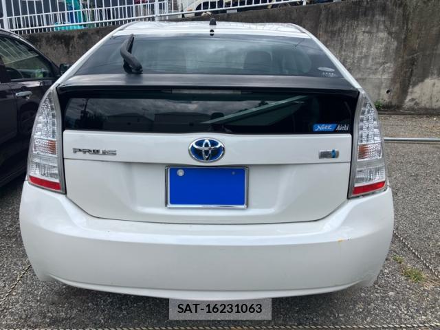 Toyota PRIUS 2010-07 8284831-1