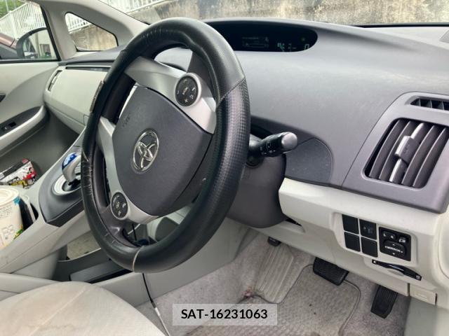 Toyota PRIUS 2010-07 8284831-10