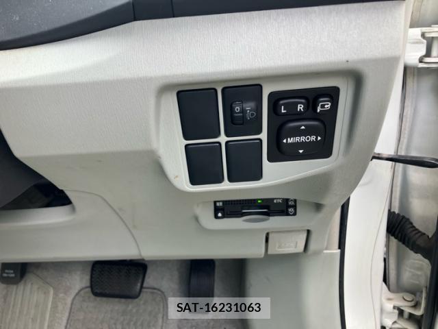 Toyota PRIUS 2010-07 8284831-19