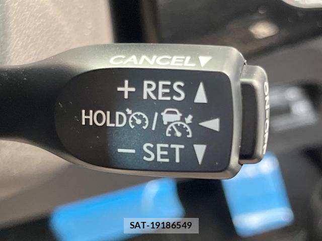 Toyota PRIUS 2019-10 8284957-5