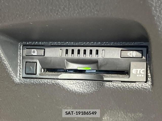 Toyota PRIUS 2019-10 8284957-6