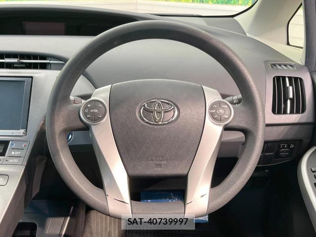 Toyota PRIUS 2014-02 8284959-10