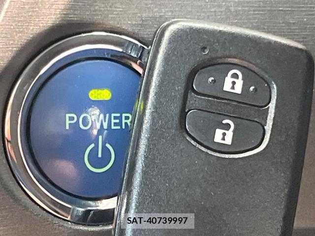 Toyota PRIUS 2014-02 8284959-6