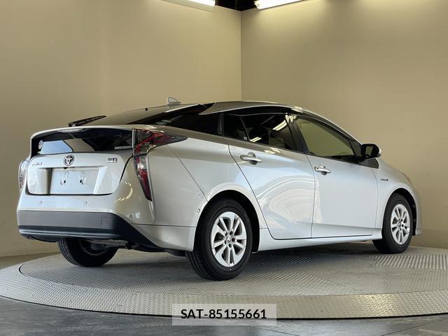 Toyota PRIUS 2016-11 8285138-10