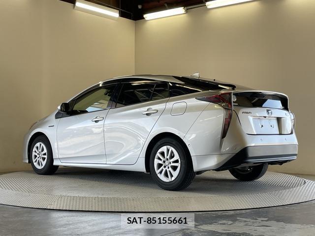 Toyota PRIUS 2016-11 8285138-11