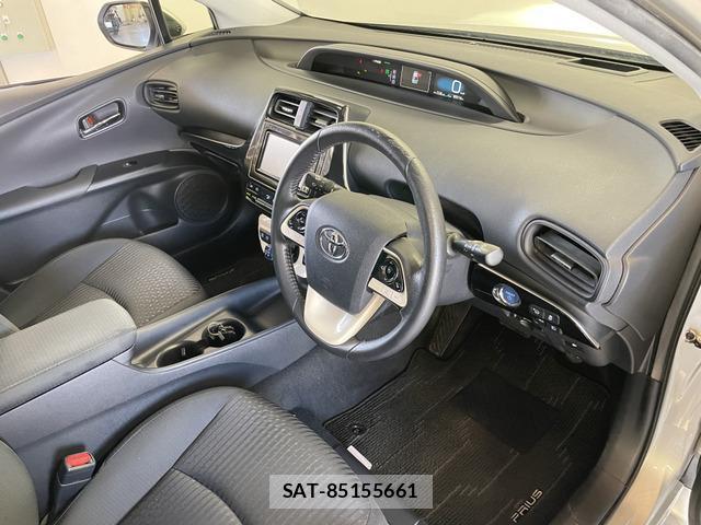 Toyota PRIUS 2016-11 8285138-12