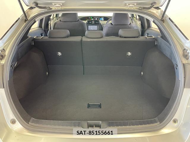Toyota PRIUS 2016-11 8285138-16