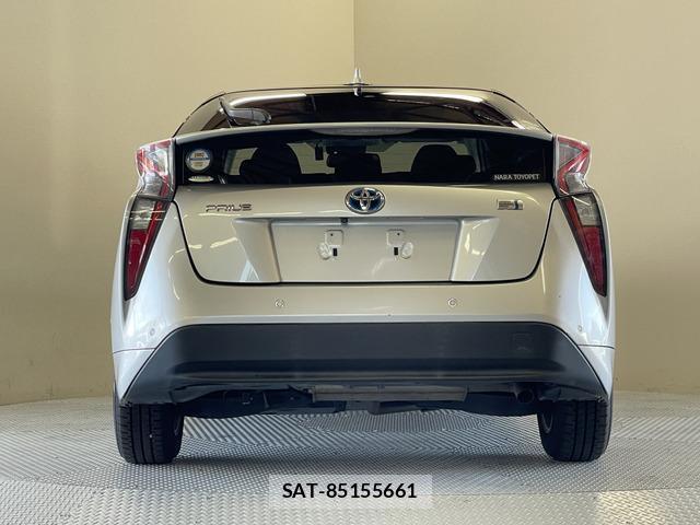 Toyota PRIUS 2016-11 8285138-18