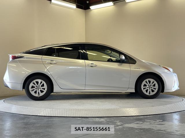 Toyota PRIUS 2016-11 8285138-19