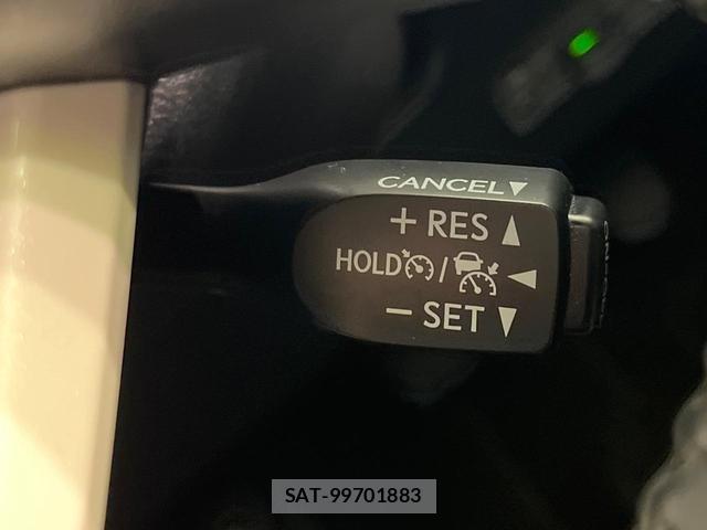 Toyota PRIUS 2016-08 8285166-6