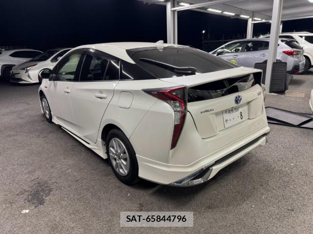 Toyota PRIUS 2016-02 8285326-1