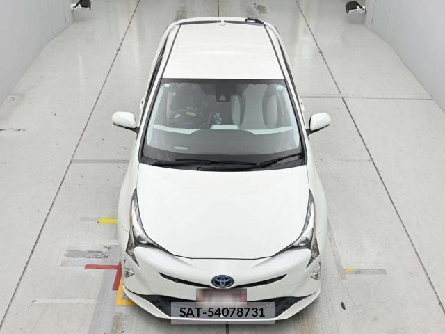 Toyota PRIUS 2017-02 8285328-10