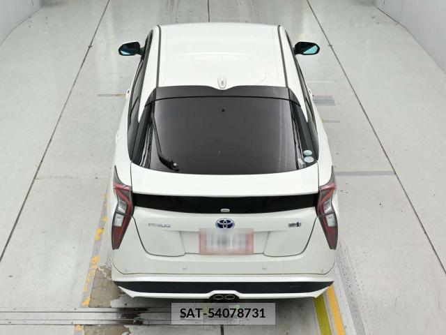 Toyota PRIUS 2017-02 8285328-11