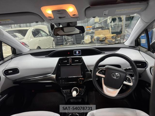 Toyota PRIUS 2017-02 8285328-2