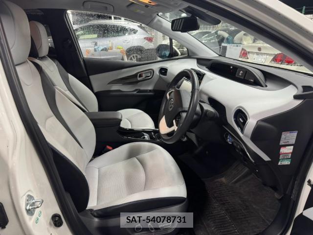 Toyota PRIUS 2017-02 8285328-5