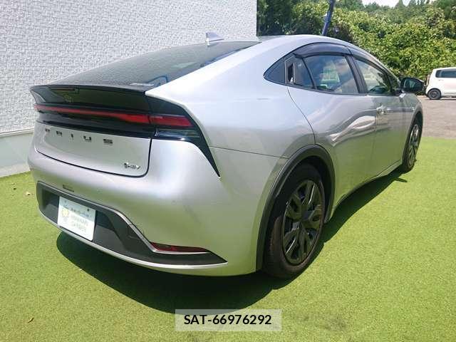 Toyota PRIUS 2023-10 8285483-1
