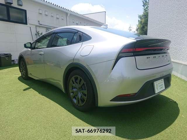 Toyota PRIUS 2023-10 8285483-3