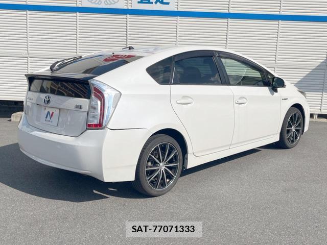 Toyota PRIUS 2013-09 8285490-16