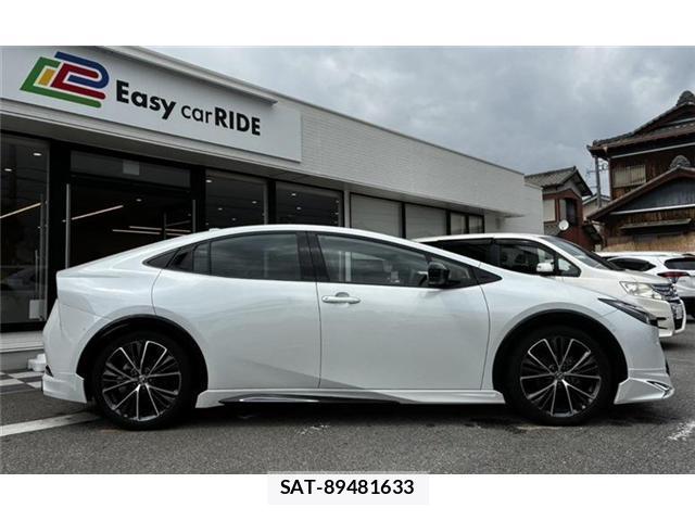 Toyota PRIUS 2023-10 8285634-1