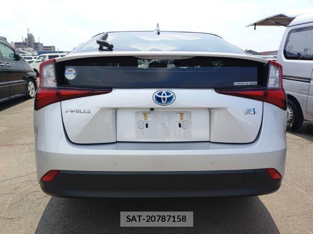 Toyota PRIUS 2021-07 8285669-1