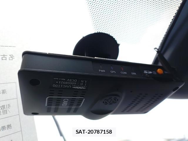 Toyota PRIUS 2021-07 8285669-16