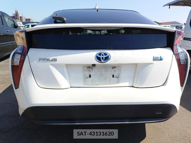 Toyota PRIUS 2018-07 8285673-1