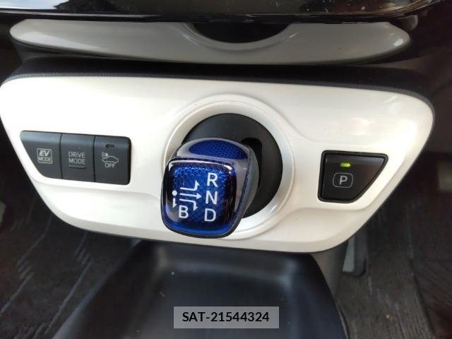 Toyota PRIUS 2017-08 8285680-11