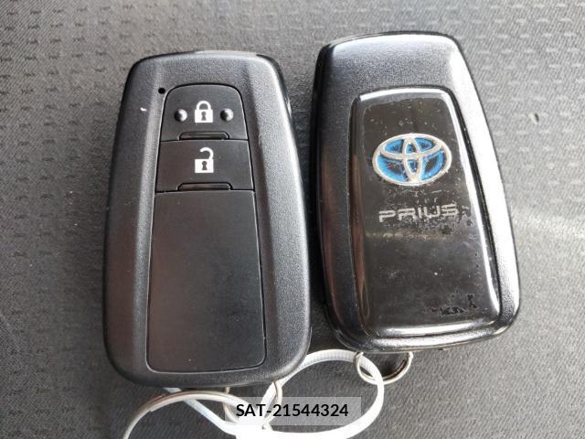 Toyota PRIUS 2017-08 8285680-14